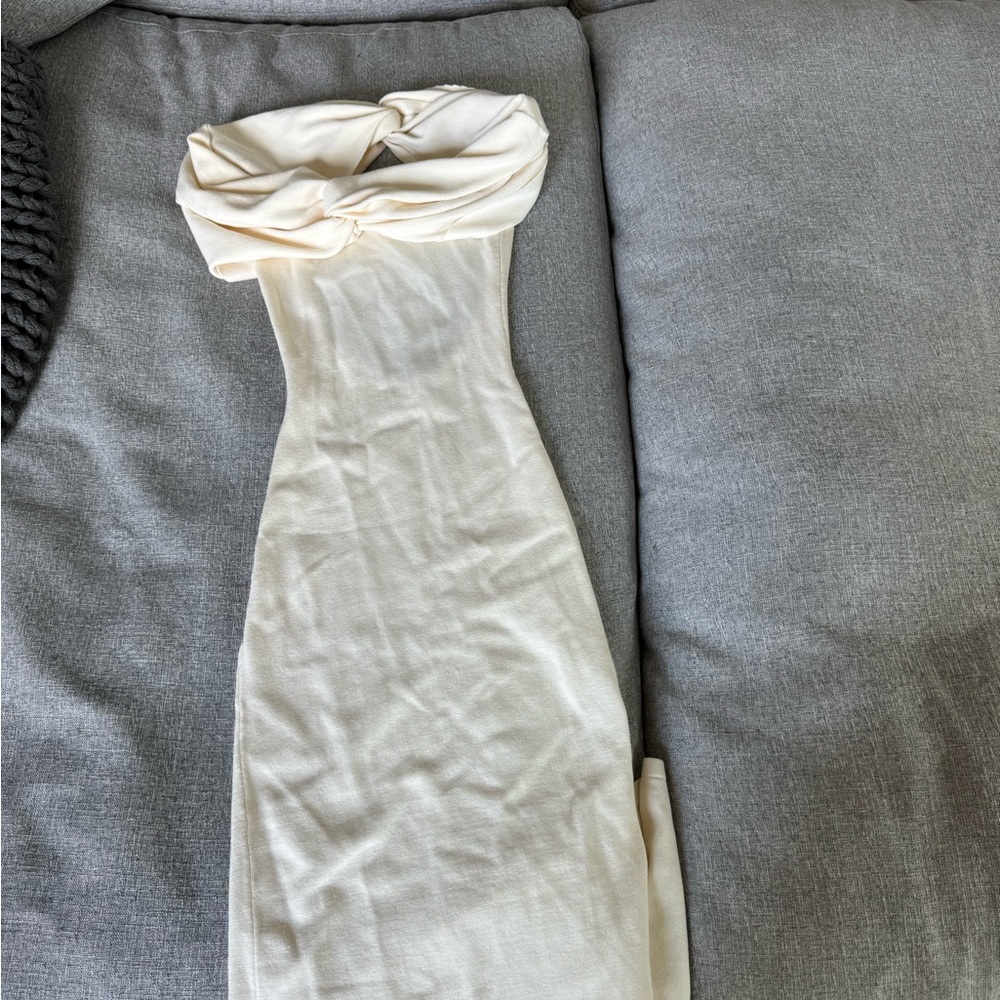 WHITE FOX Cream Strapless Twist-Front Bodycon Dress
